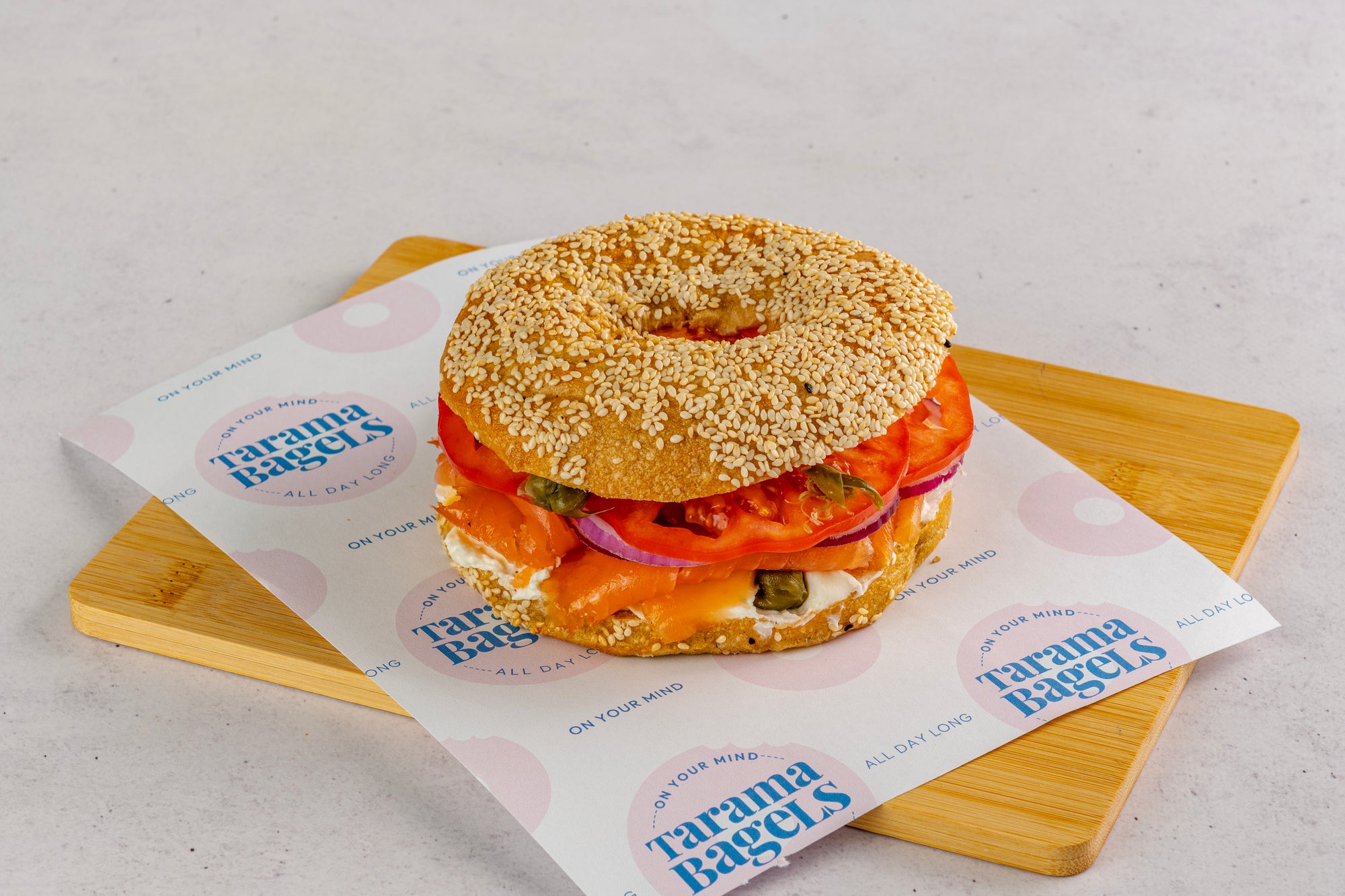 KLASSISCHES BAGEL-SANDWICH